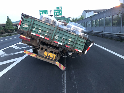 圖為事故車(chē)輛(周峰攝).jpg